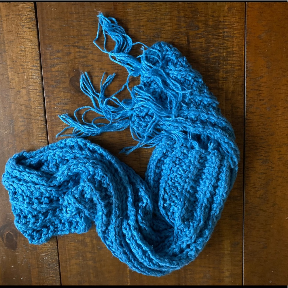 HM scarf